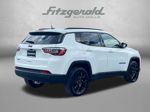 Used 2025 Jeep Compass Latitude w/ Convenience Group AWD/4WD image 8