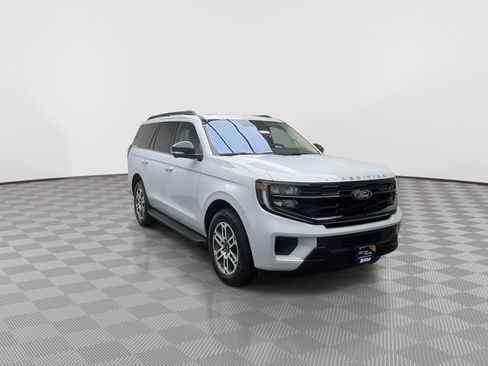 Certified 2025 Ford Expedition Active AWD/4WD image 42