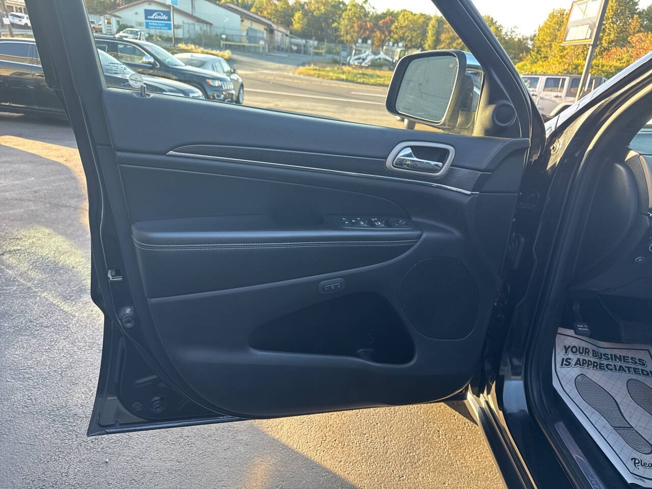 Used 2014 Jeep Grand Cherokee Limited AWD/4WD image 15