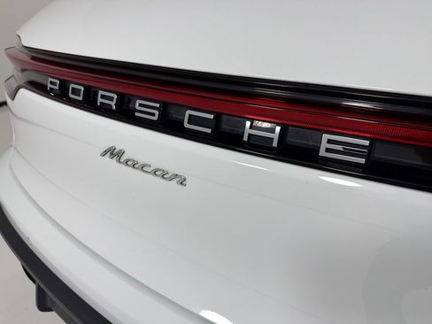 Certified 2025 Porsche Macan image 36