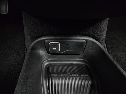 Used 2024 Chrysler Pacifica Limited image 47