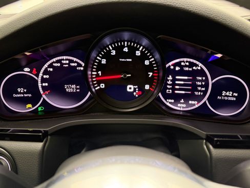 Certified 2023 Porsche Cayenne AWD/4WD image 21