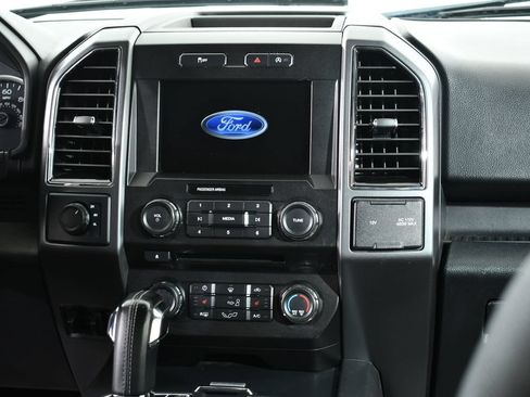 Used 2018 Ford F150 XLT w/ Equipment Group 302A Luxury AWD/4WD image 9