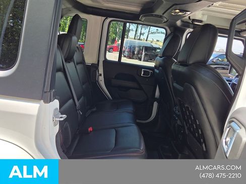 Used 2022 Jeep Wrangler Unlimited Rubicon w/ Cold Weather Group AWD/4WD image 17