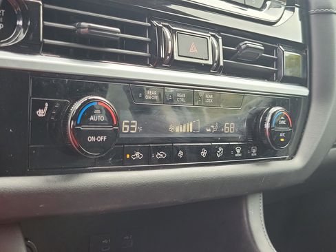 Used 2025 Nissan Pathfinder SV image 34