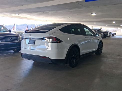 Used 2022 Tesla Model X AWD image 6