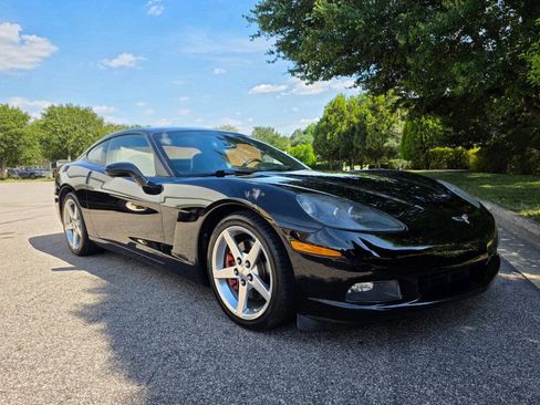 Used 2005 Chevrolet Corvette Coupe w/ Preferred Equipment Group RWD image 7