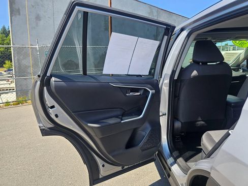 Certified 2022 Toyota RAV4 XLE w/ Convenience Package AWD/4WD image 15