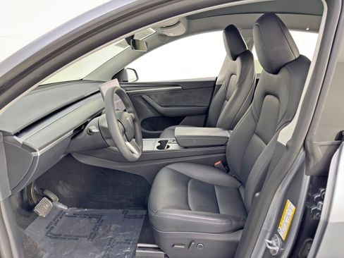 Used 2025 Tesla Model Y Long Range image 17