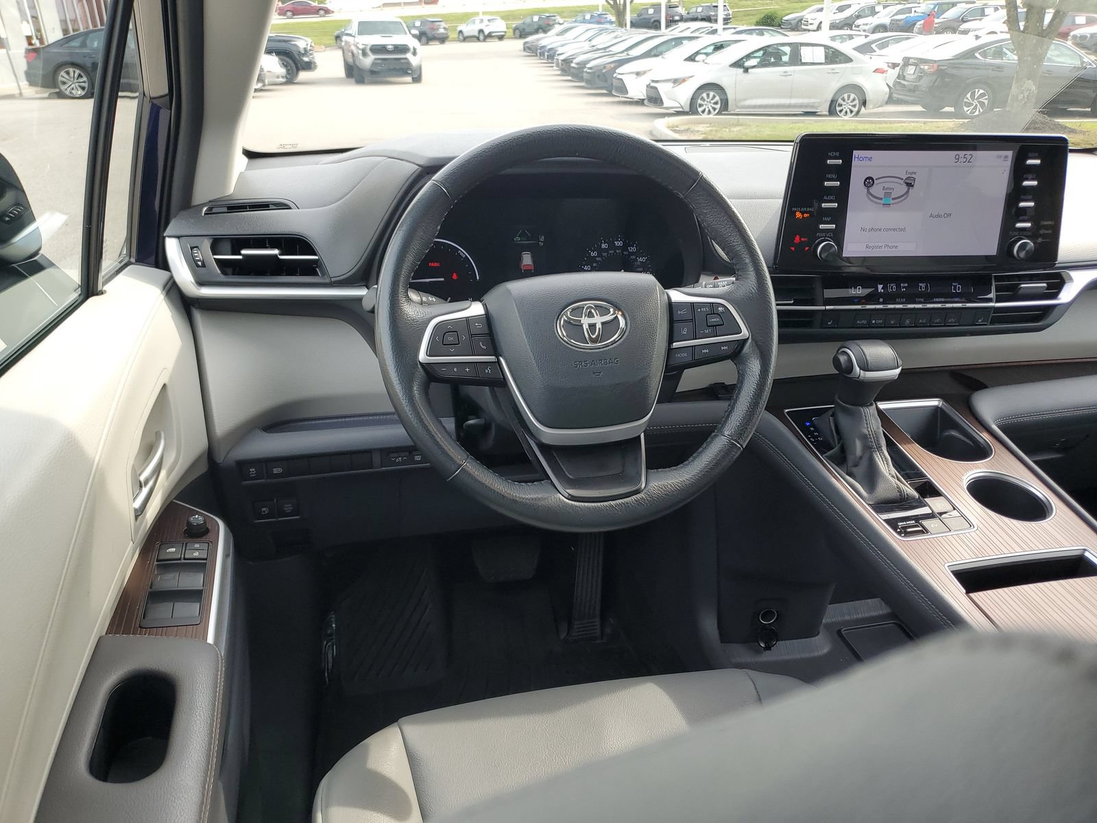 Certified 2024 Toyota Sienna XLE FWD image 10