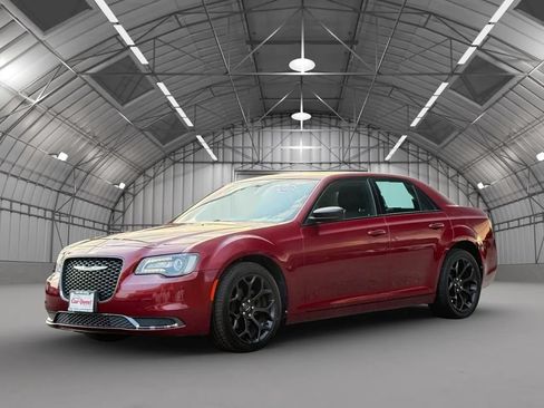 Used 2019 Chrysler 300 Touring w/ Sport Appearance Package RWD image 3