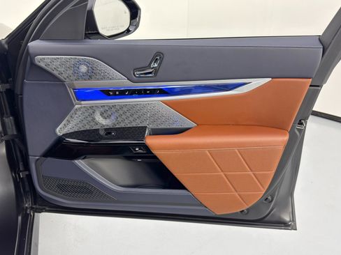 Used 2023 BMW i7 xDrive60 image 61