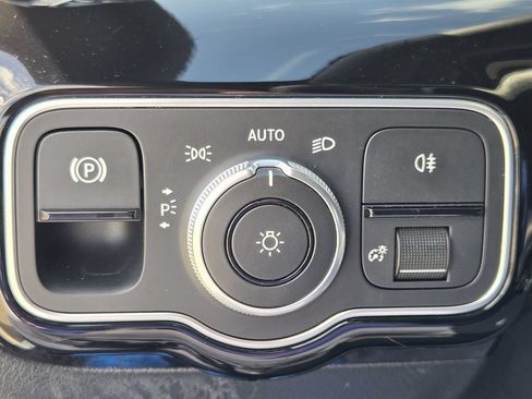 Used 2025 Mercedes-Benz CLA 250 4MATIC image 23