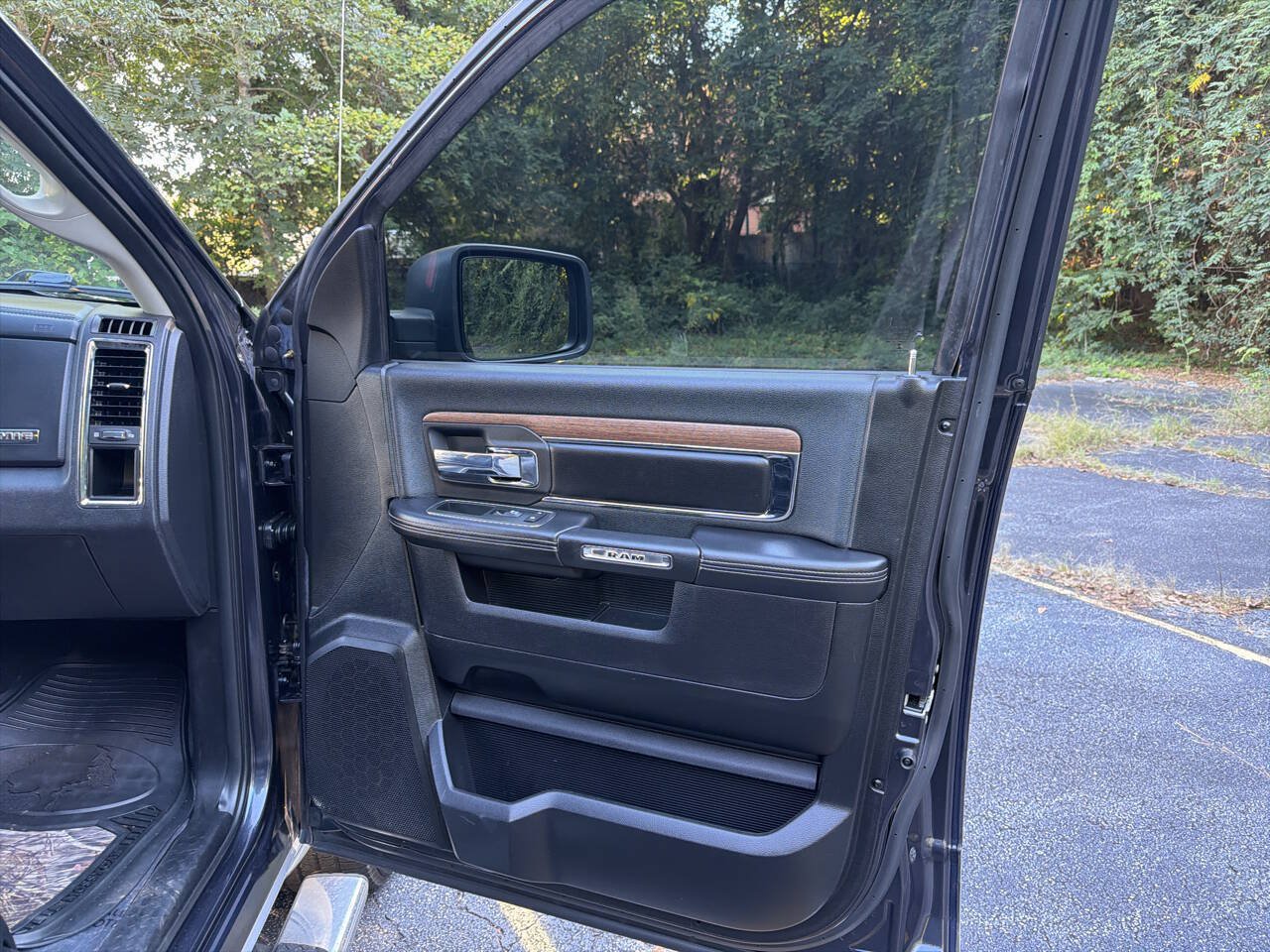 Used 2013 RAM 1500 Laramie w/ Convenience Group AWD/4WD image 17