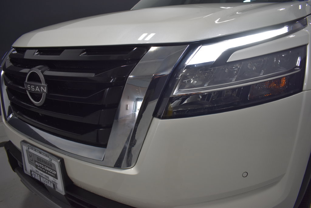 Certified 2024 Nissan Pathfinder Platinum AWD/4WD image 11