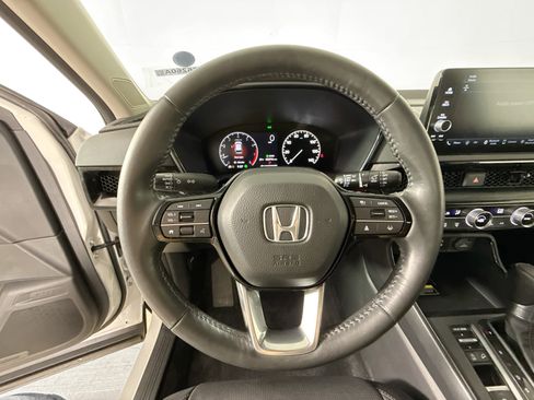 Used 2024 Honda CR-V EX-L image 11