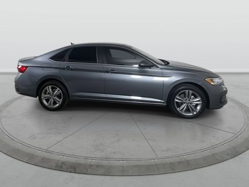 Used 2024 Volkswagen Jetta SE w/ Panoramic Sunroof Package FWD image 9