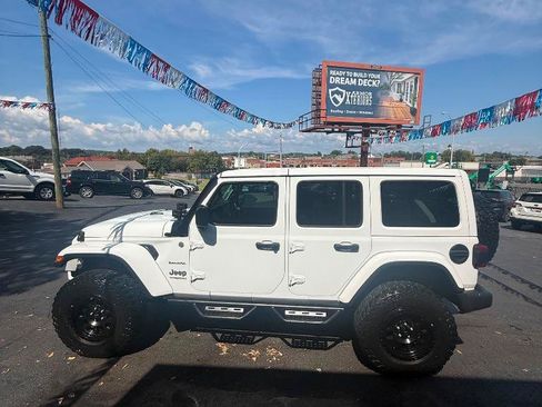 Used 2018 Jeep Wrangler Unlimited Sahara AWD/4WD image 2