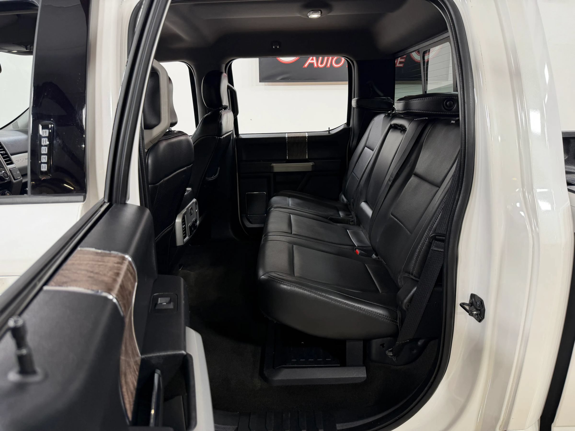 Used 2018 Ford F250 Lariat w/ Lariat Ultimate Package AWD/4WD image 17