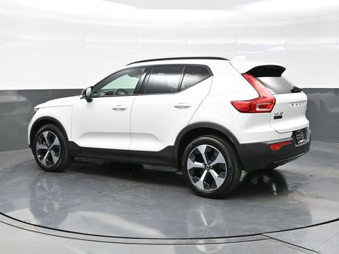 Used 2023 Volvo XC40 B5 Plus w/ Climate Package image 4