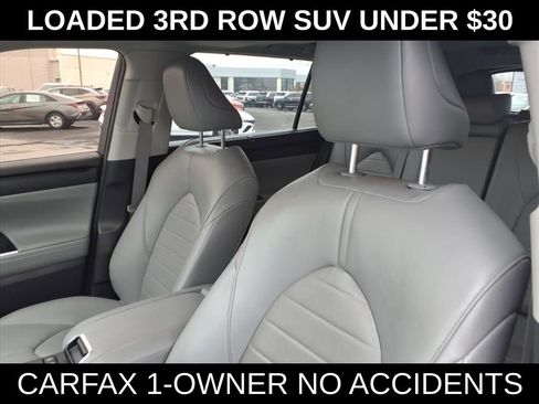 Used 2022 Toyota Highlander XLE AWD/4WD image 13