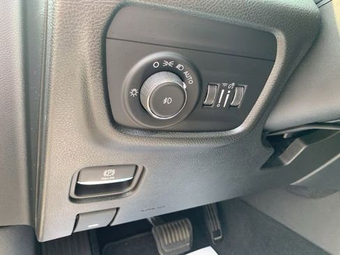 Used 2022 Jeep Grand Cherokee L Limited image 29