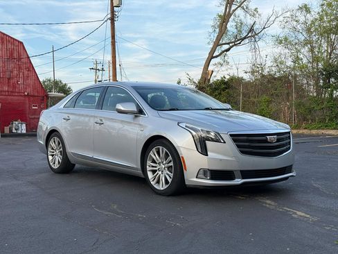 Used 2019 Cadillac XTS Luxury image 2