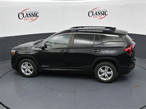 Used 2022 GMC Terrain SLE w/ Driver Convenience Package image 16