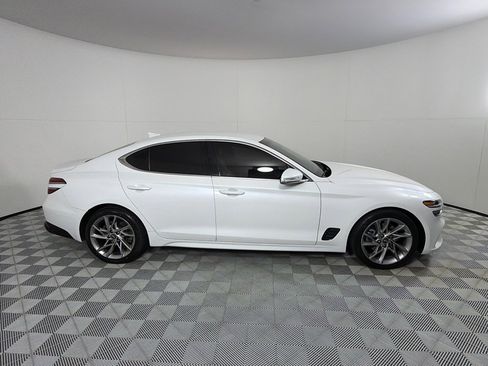 Used 2022 Genesis G70 2.0T RWD image 4