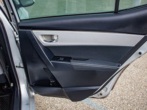 Used 2019 Toyota Corolla LE image 18