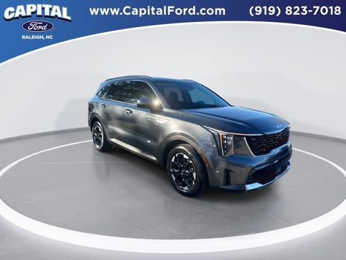Used 2024 Kia Sorento S image 2
