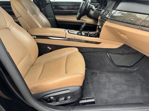 Used 2014 BMW 750Li image 19