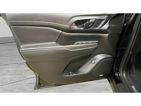 Used 2023 GMC Acadia SLT image 9