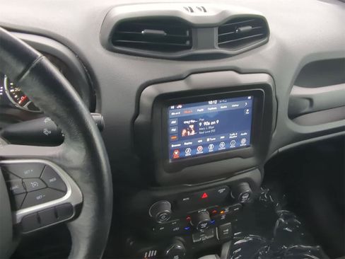 Used 2019 Jeep Renegade Latitude w/ Cold Weather Group image 34