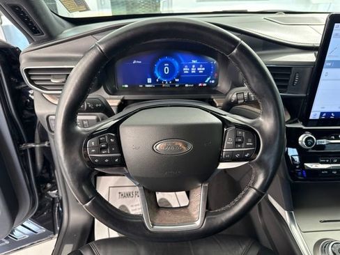 Used 2022 Ford Explorer Platinum w/ Equipment Group 601A AWD/4WD image 29