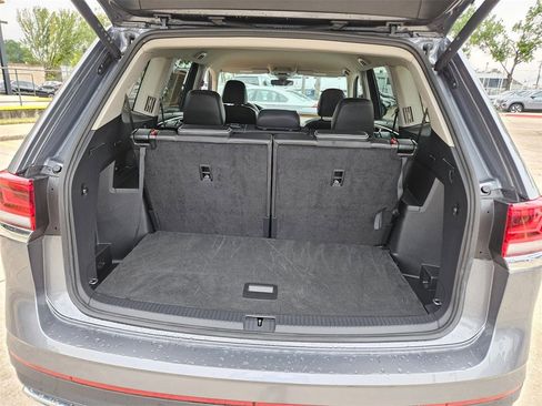 Used 2025 Volkswagen Atlas SE image 24