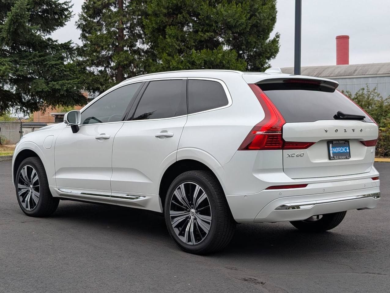 Used 2022 Volvo XC60 T8 Inscription w/ Advanced Package AWD/4WD image 5