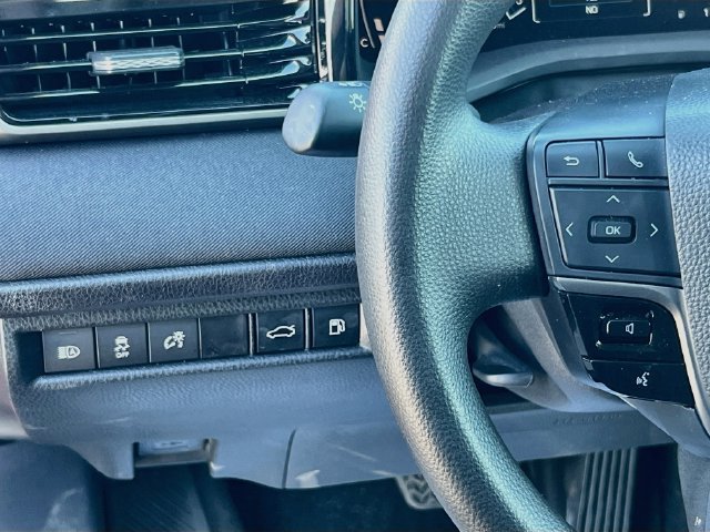 Used 2025 Toyota Camry LE FWD image 10