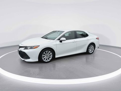Certified 2018 Toyota Camry LE image 4