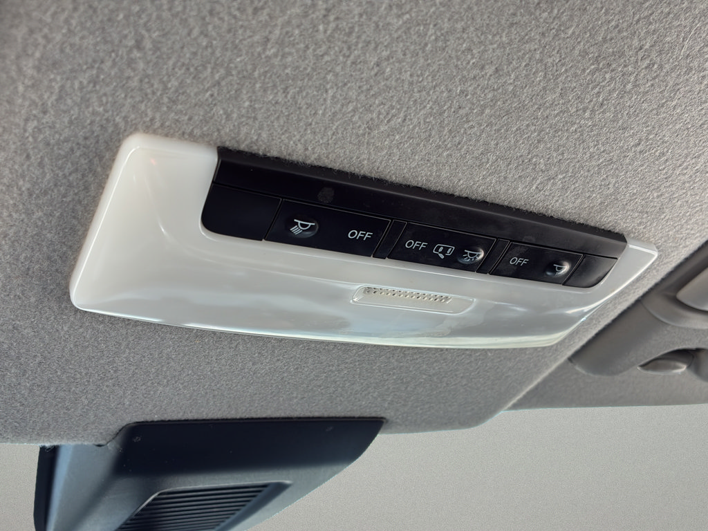 Used 2020 Nissan Kicks SR FWD image 44
