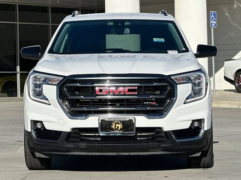 Used 2023 GMC Terrain AT4 image 9