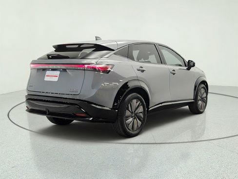 Used 2024 Nissan Ariya AWD image 5