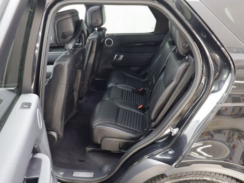 Used 2025 Land Rover Discovery S image 15