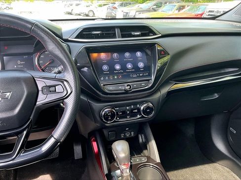 Used 2023 Chevrolet TrailBlazer RS w/ Sun and Liftgate Package AWD/4WD image 17