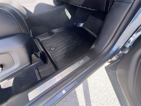 Used 2020 Ford Explorer Platinum AWD/4WD image 41