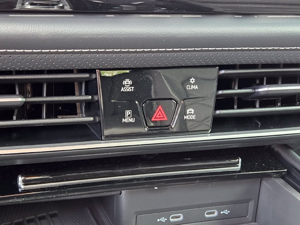 New 2025 Volkswagen Atlas Cross Sport SE AWD/4WD image 13