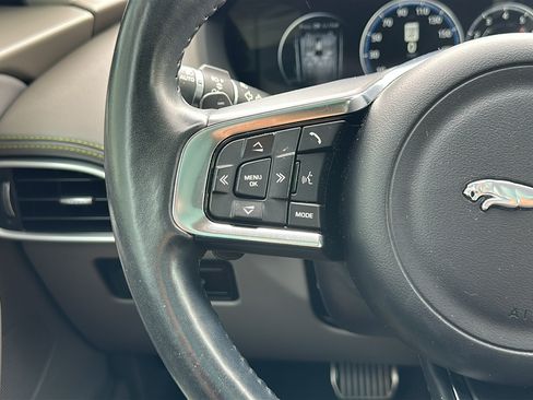 Used 2017 Jaguar F-PACE R-Sport AWD/4WD image 16