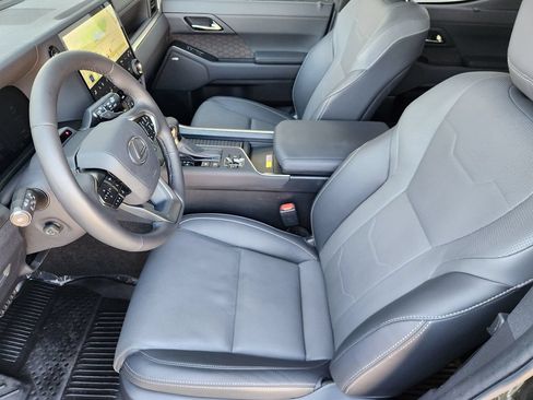 Used 2025 Lexus GX 550 w/ Accessory Package (2T) AWD/4WD image 12