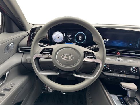 Used 2024 Hyundai Elantra SEL image 12