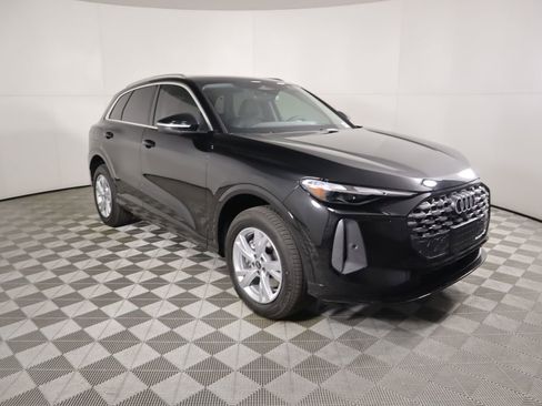 Used 2025 Audi Q5 2.0T Premium w/ Convenience Package image 4